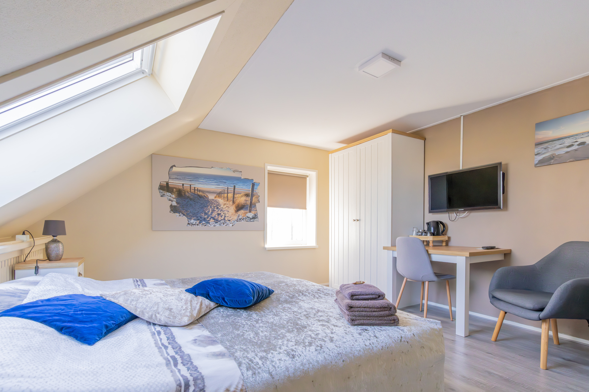 Room image 4