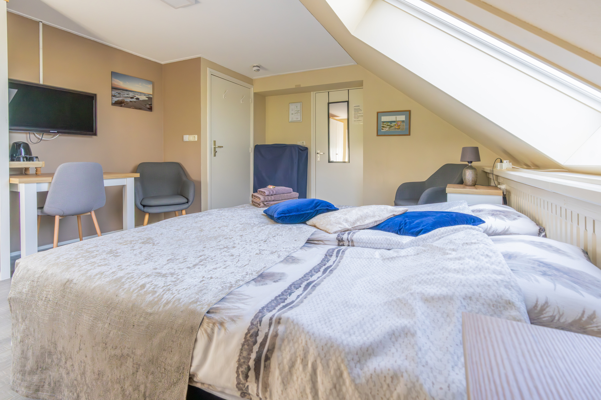 Room image 9
