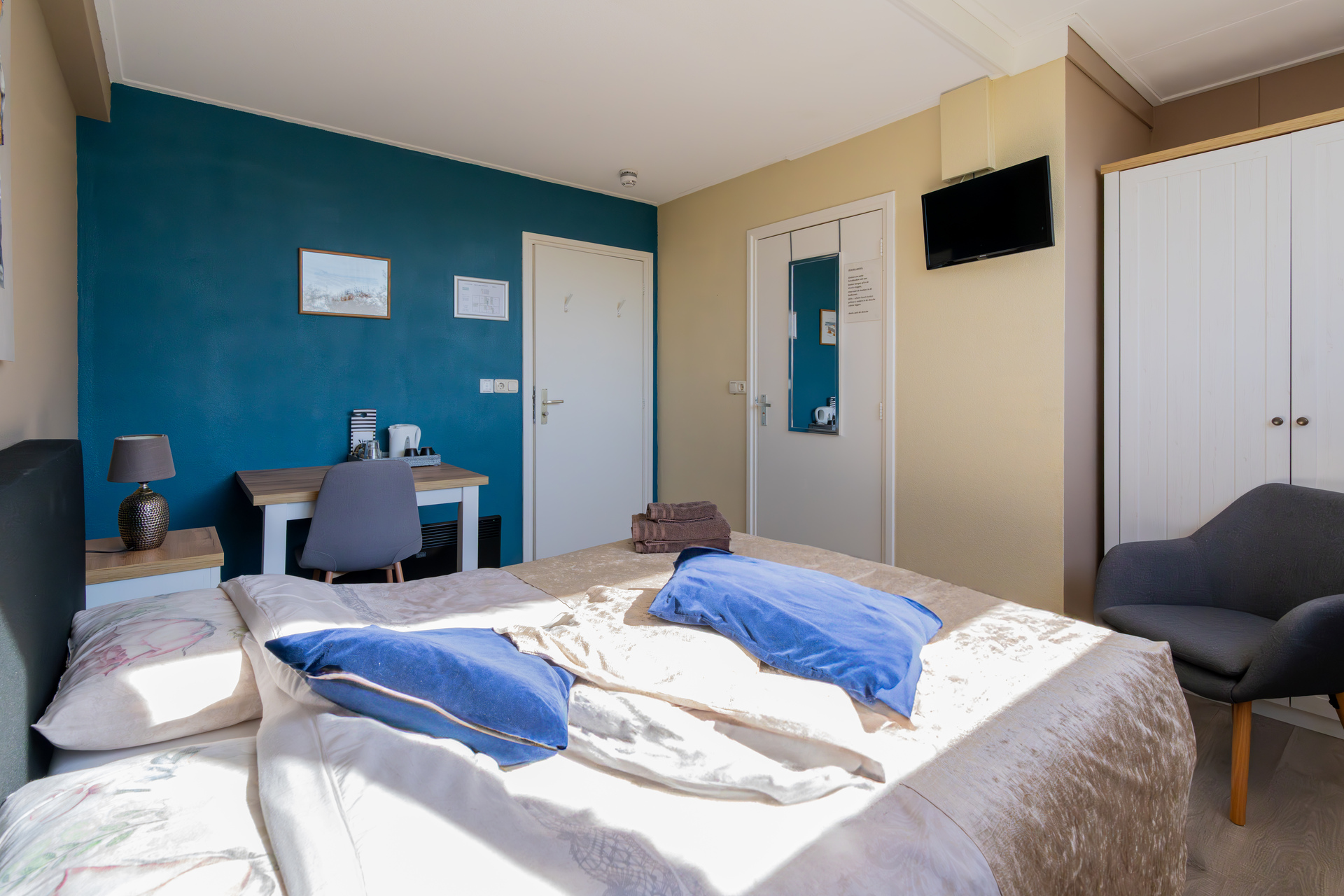 Room image 3