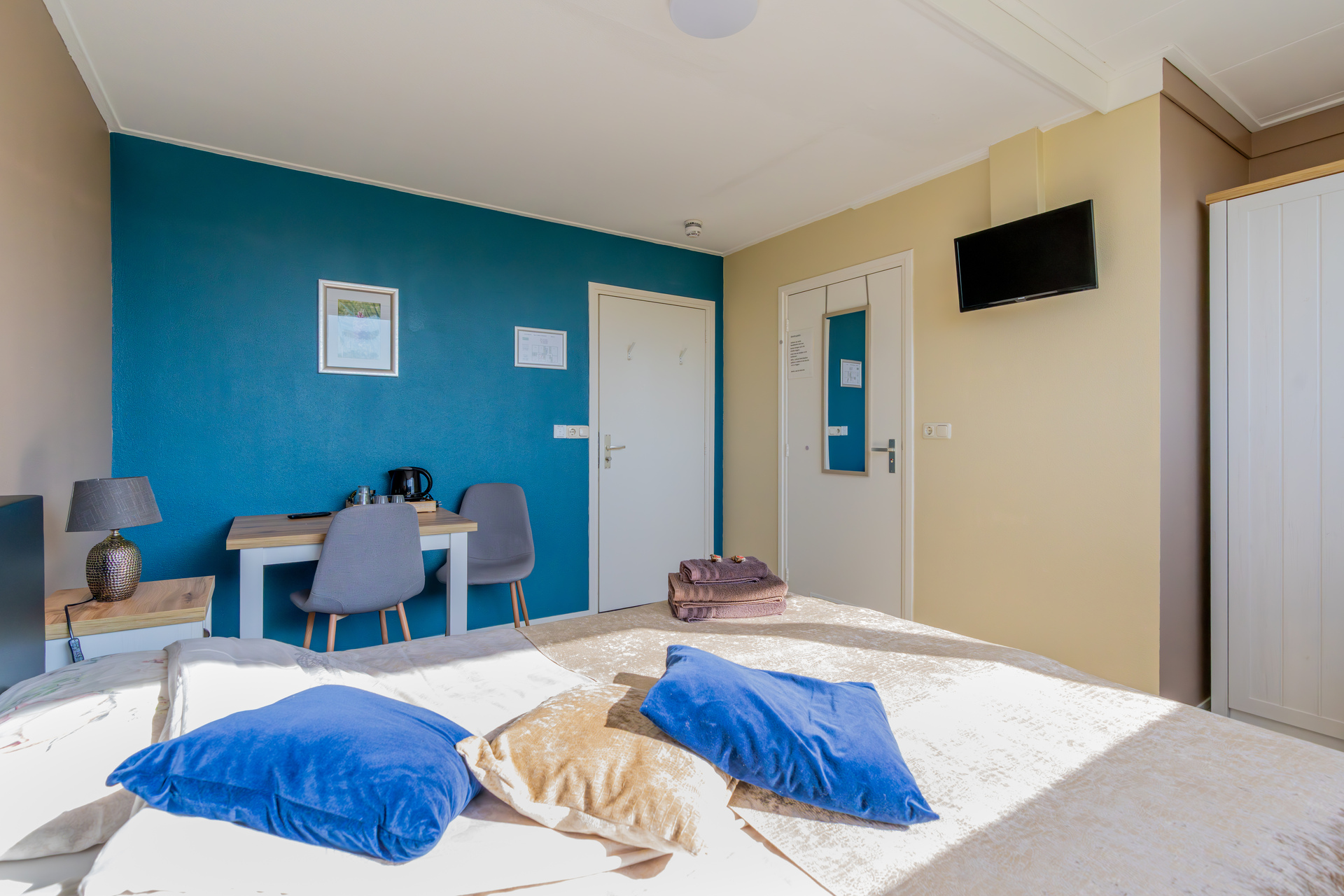Room image 4