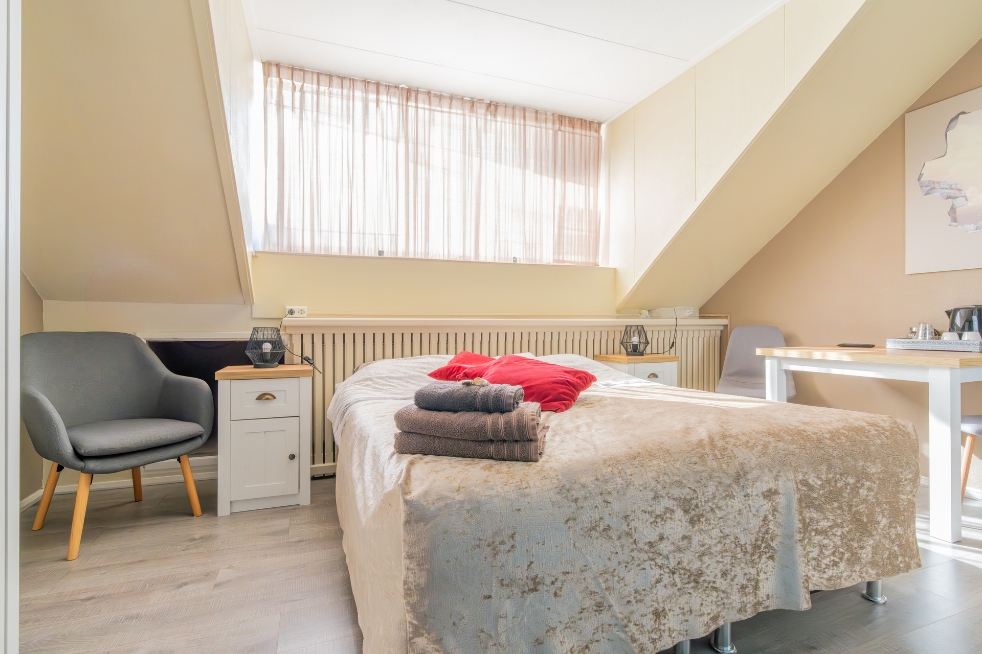 Room image 8