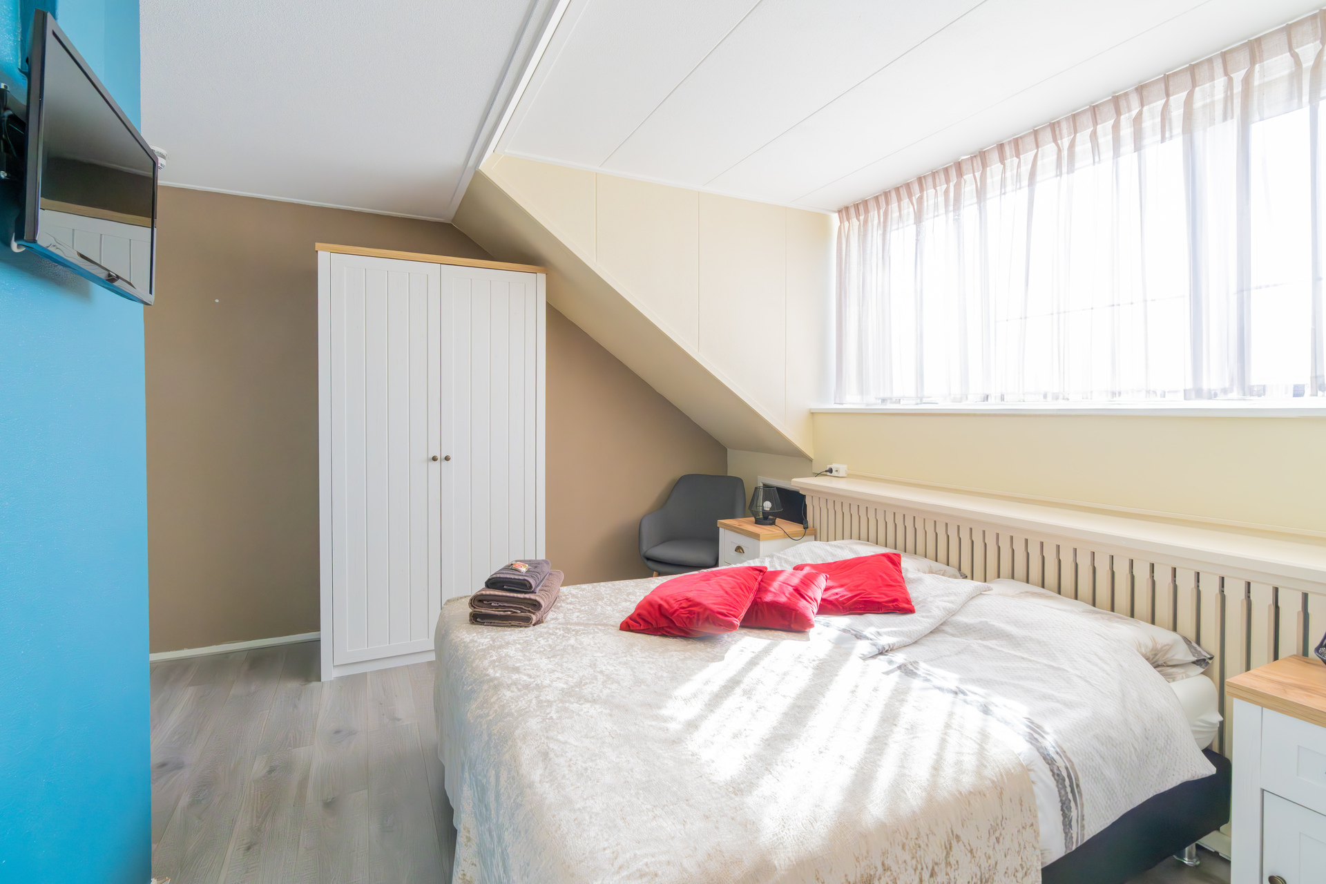 Room image 3