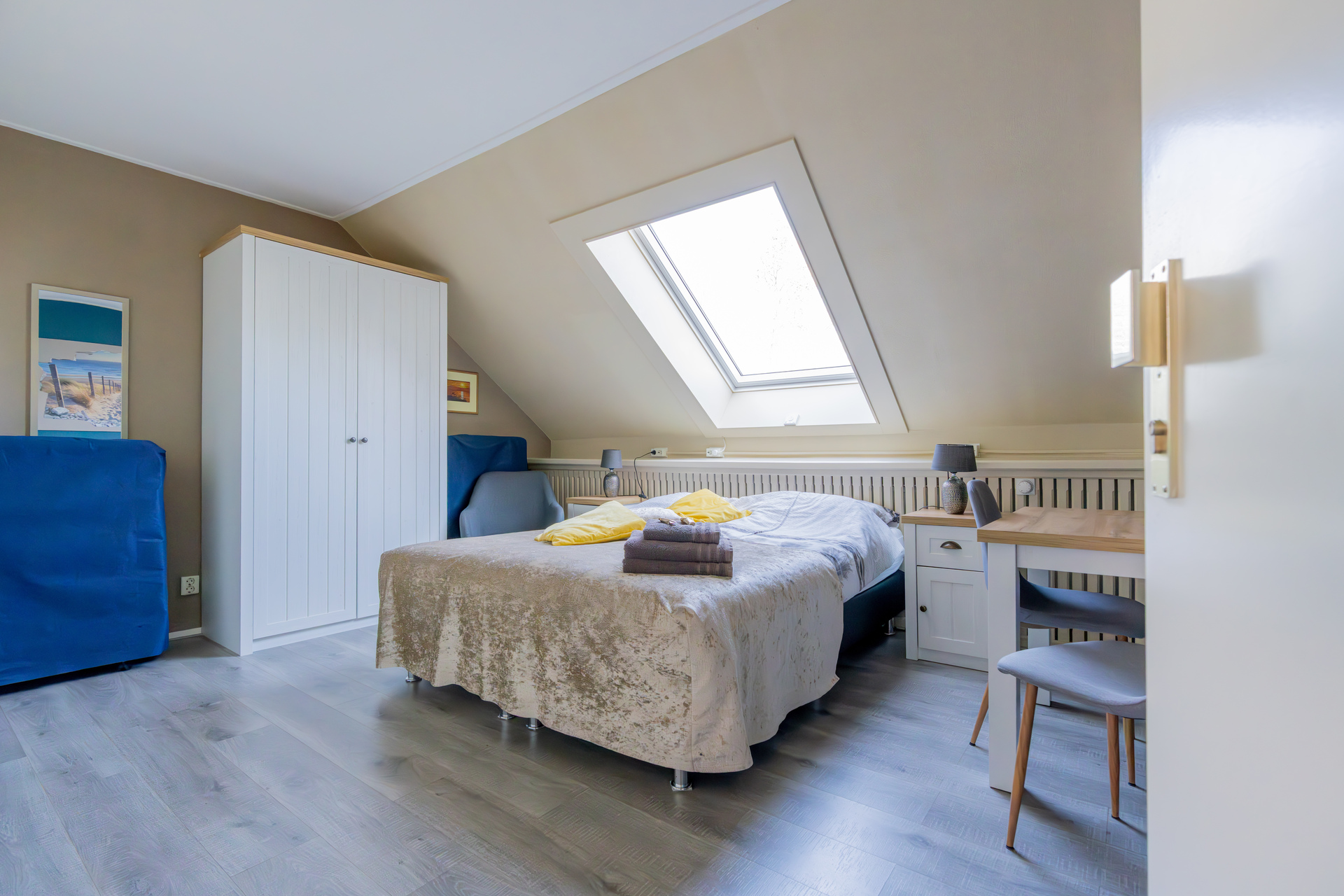 Room image 9