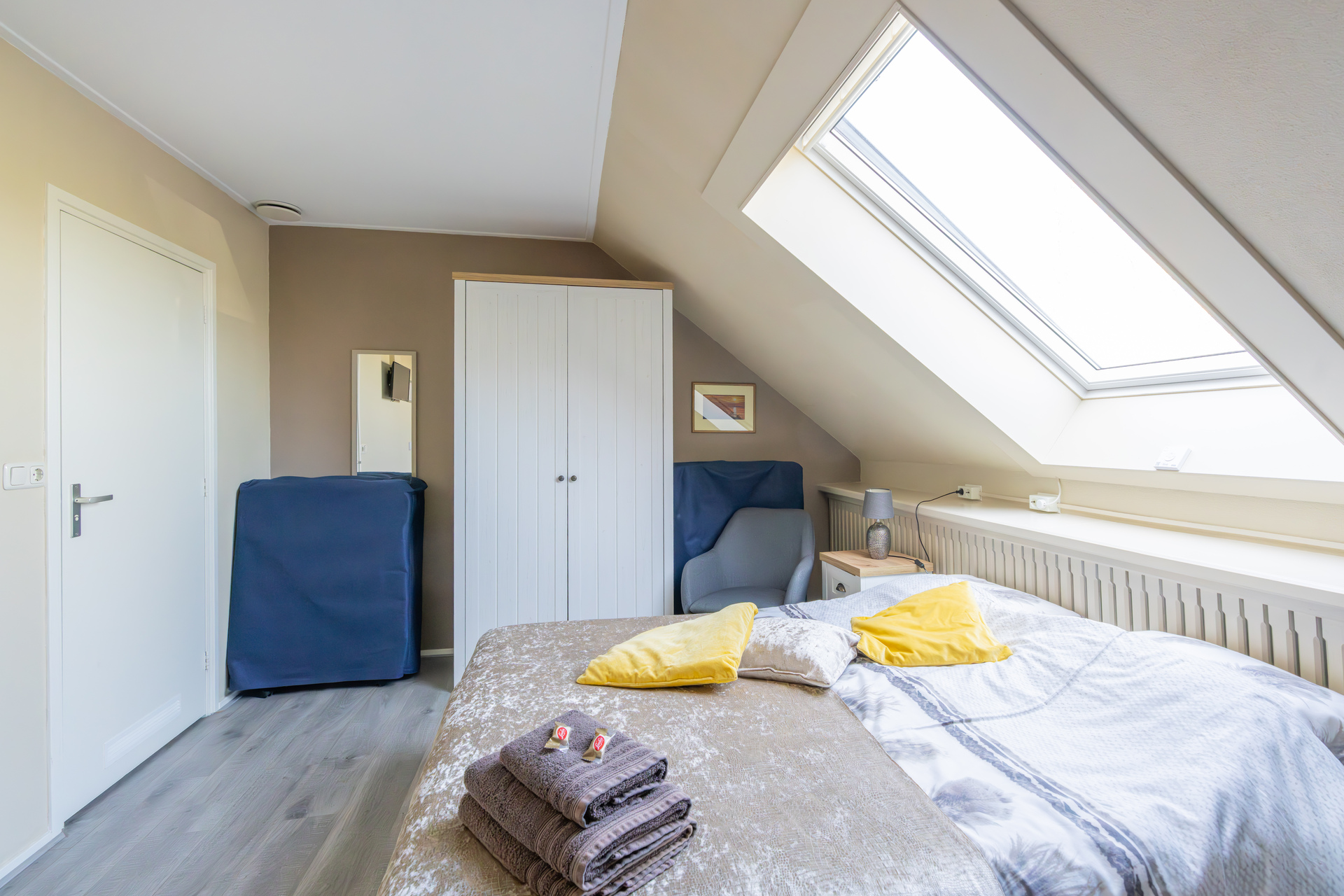 Room image 1