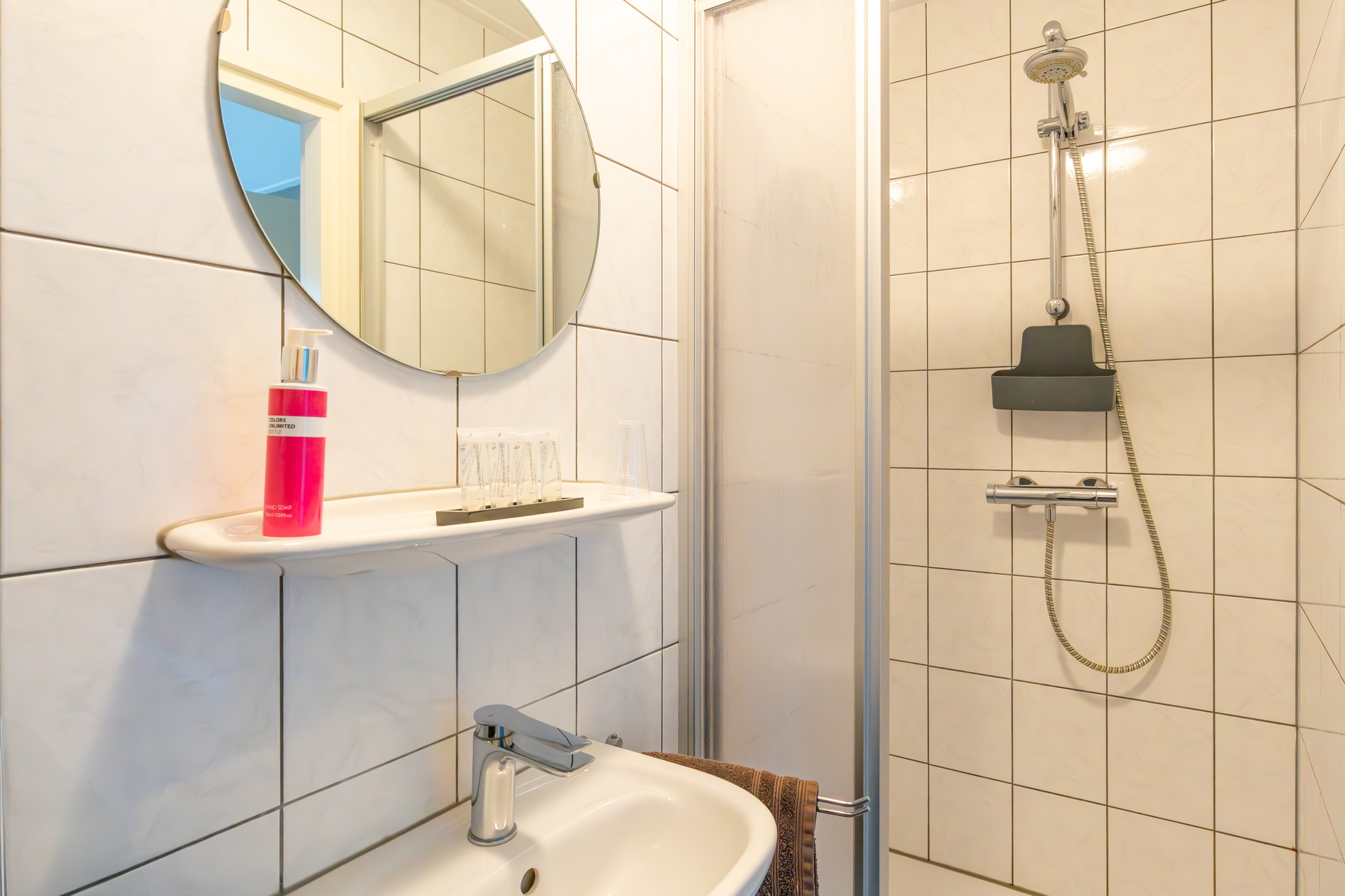 Room image 3