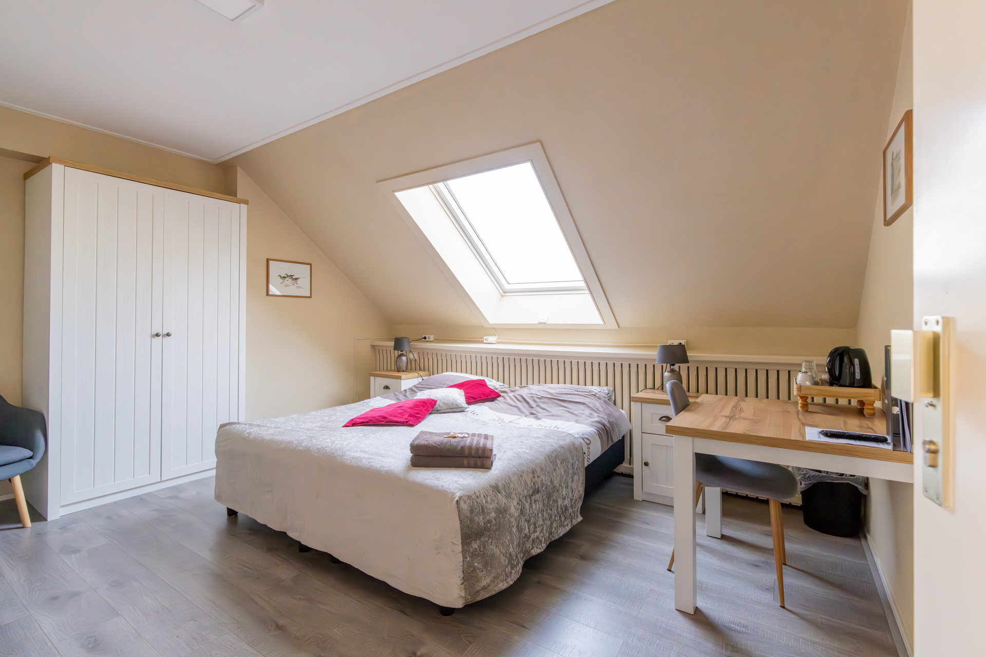 Room image 11