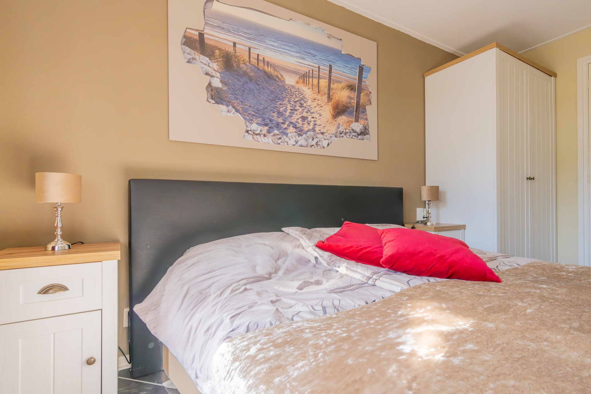 Room image 4