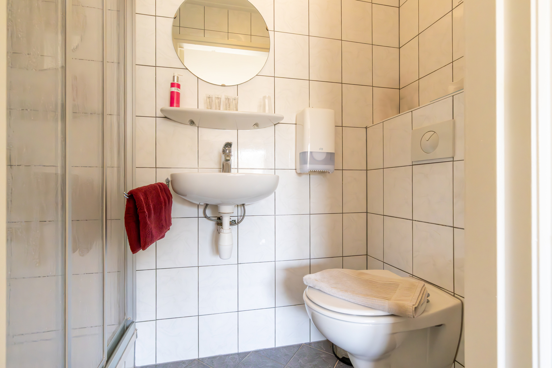 Room image 3