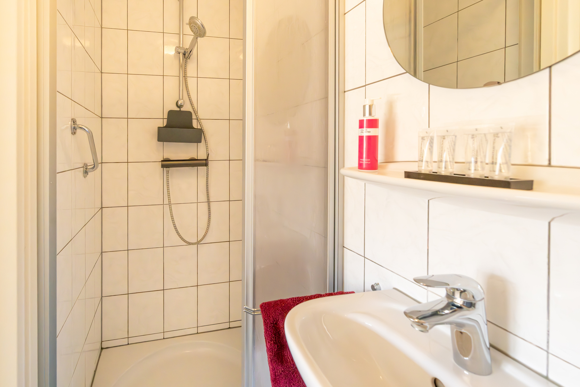 Room image 8